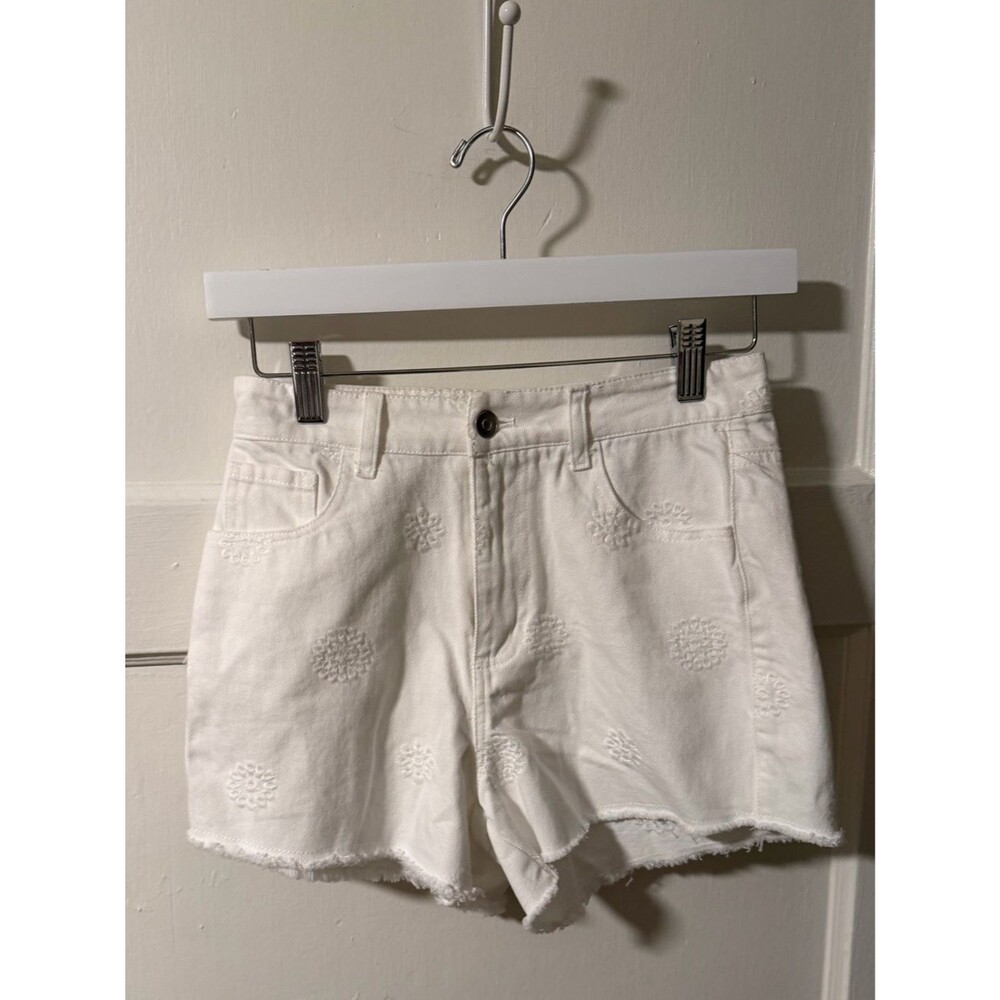 NWOT Altar'd State White Embroidered Fringe Hem Mid-Rise Denim Shorts Sz XS